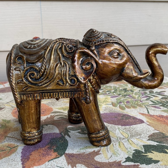 Elephant Figurine - Picture 3 of 14